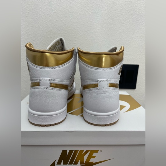 New! Nike Air Jordan 1 Retro High OG Women's "Metallic Gold" Shoe - Picture 7 of 14